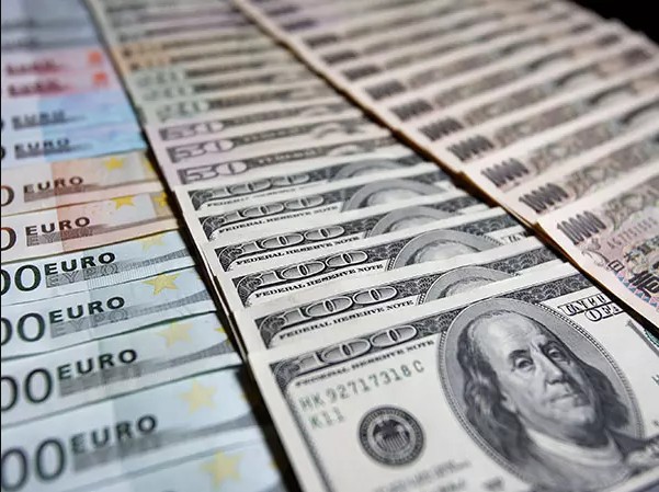 Dolar Siap Hadapi Pekan Sibuk Geopolitik & Sinyal The Fed
