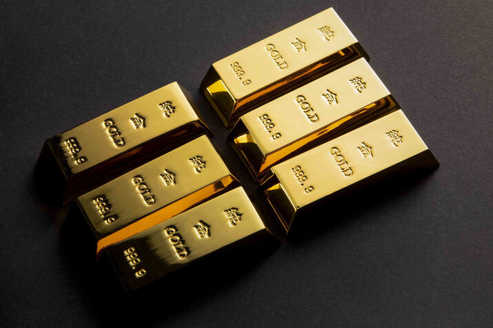 Emas Naik Tipis; Kenaikan Mingguan Kemungkinan Terjadi