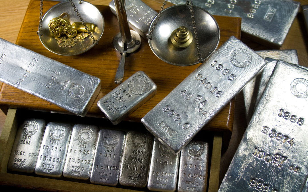 Perak Bertahan di $38,9; Fokus Fed & PCE